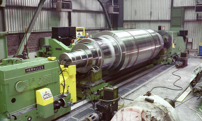 Крупнейший в мире вальцешлифовальный станок находится на фирме Gontermann-Peipers, 1983